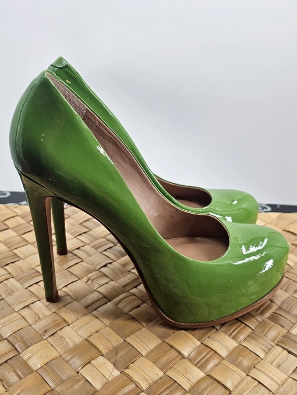 Pour La Victoire Stiletto Green Patent Pumps High Heels Size 9